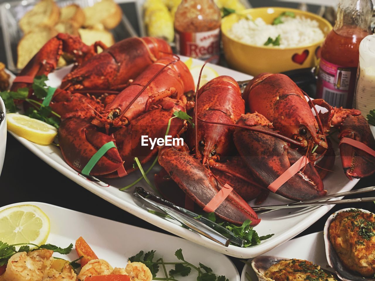 HIGH ANGLE VIEW OF MEAL SERVED IN TRAY