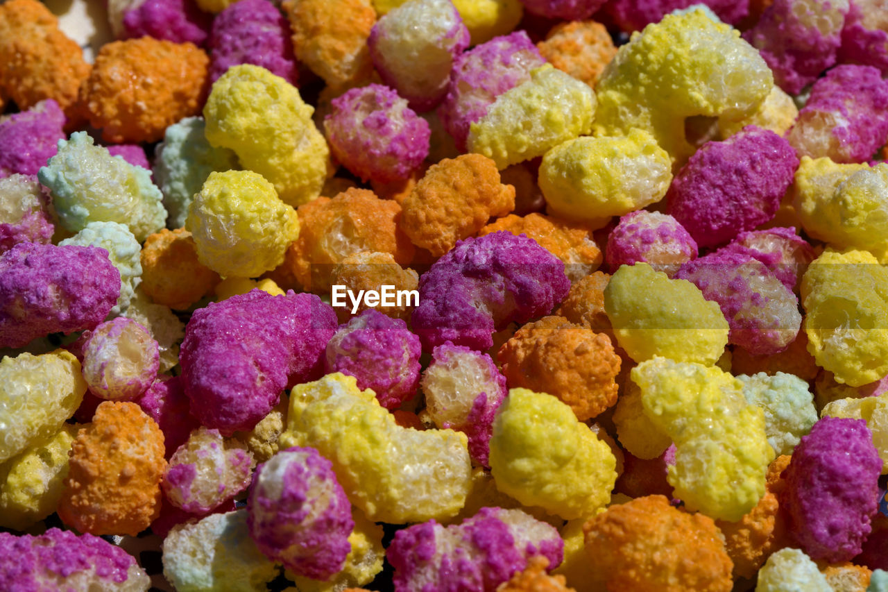 FULL FRAME SHOT OF COLORFUL CANDIES