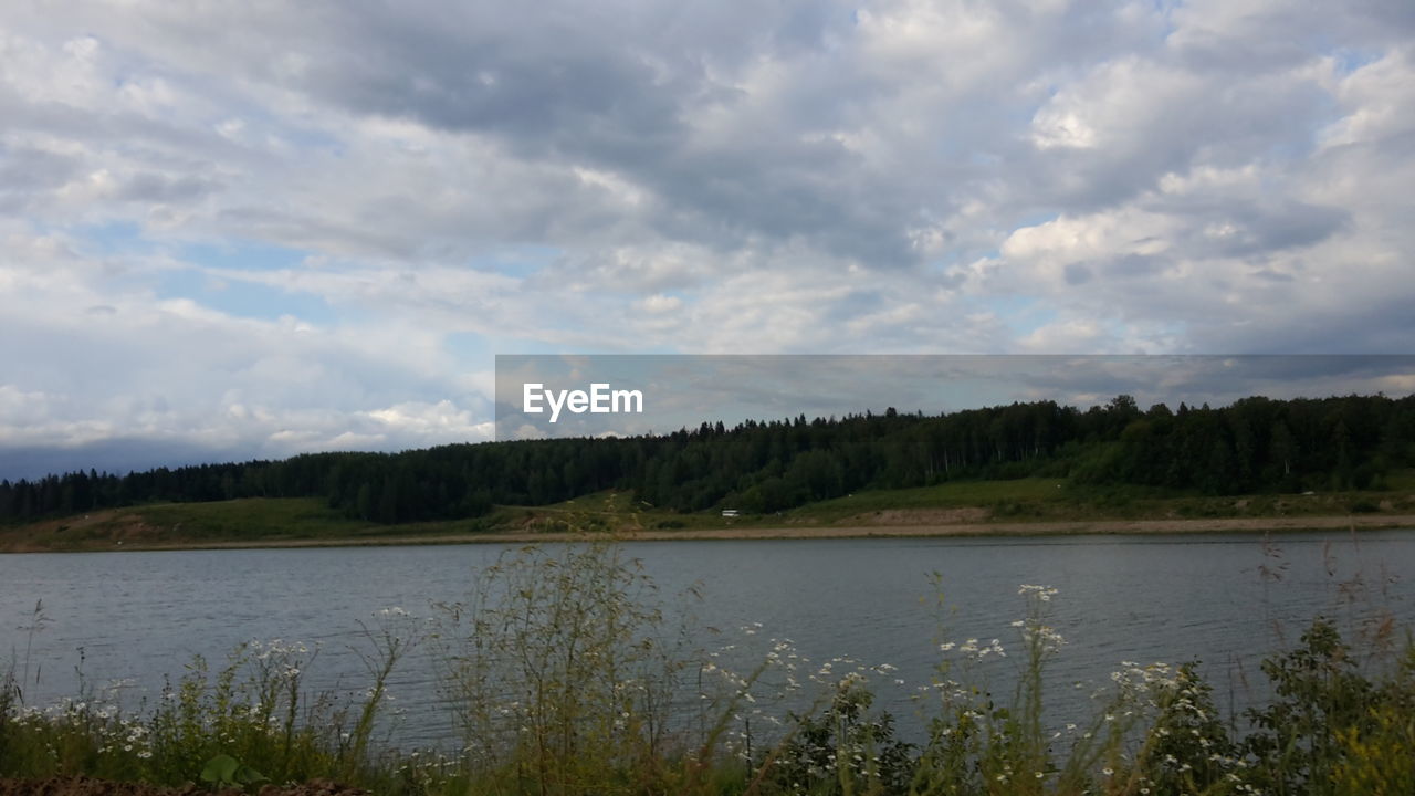 SCENIC VIEW OF LAKE AGAINST CLOUDY SKY