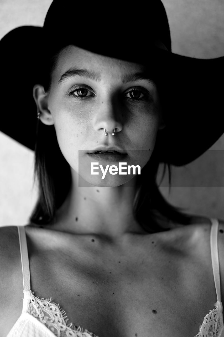 CLOSE-UP PORTRAIT OF YOUNG WOMAN WITH HAT