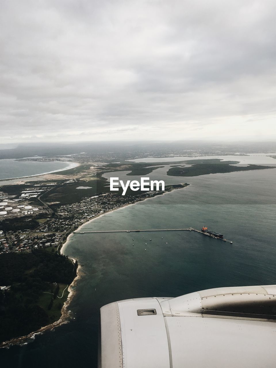 AERIAL VIEW OF SEA BY AIRPLANE AGAINST SKY