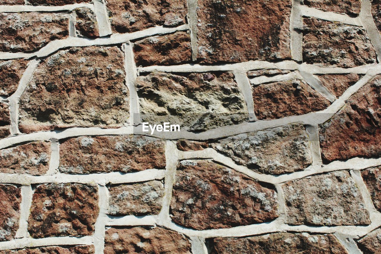 CLOSE-UP OF STONE WALL