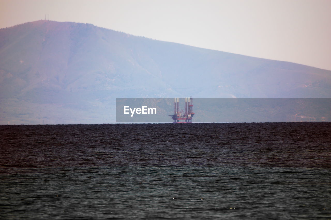 SHIP SAILING ON SEA AGAINST SKY