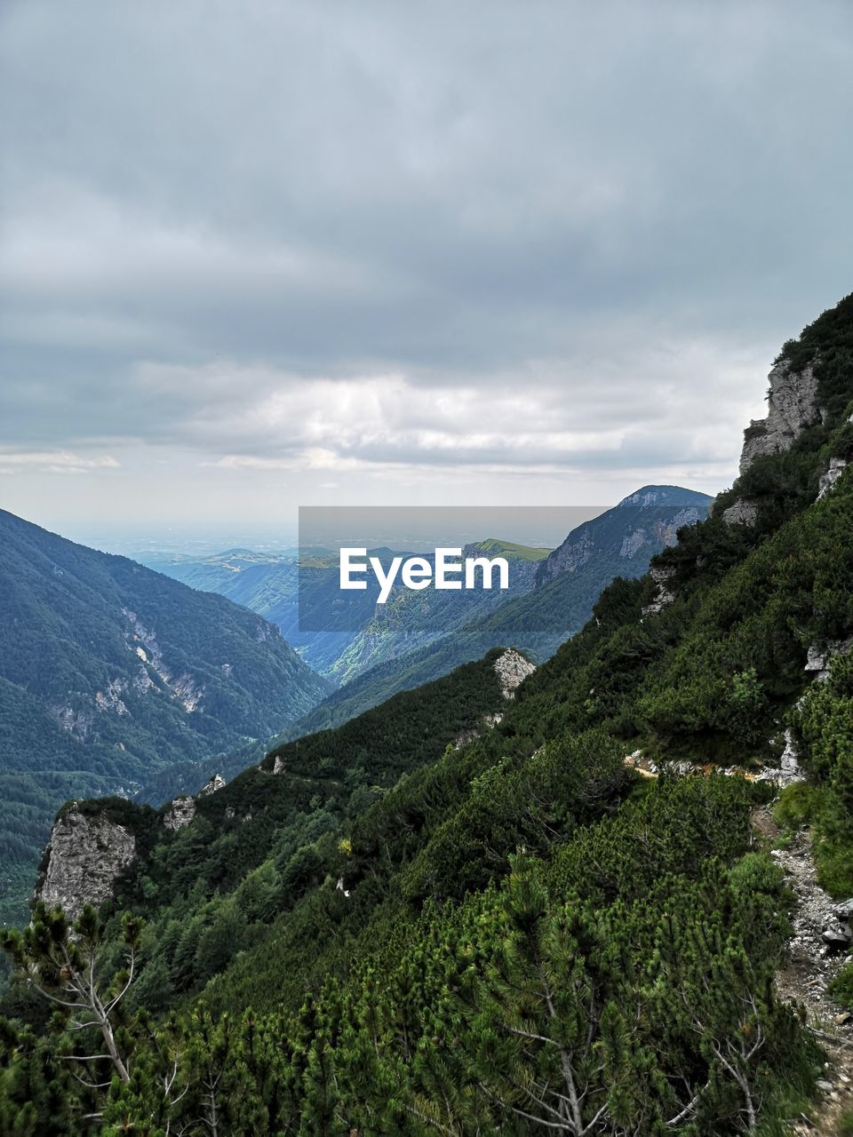 SCENIC VIEW OF MOUNTAIN AGAINST SKY