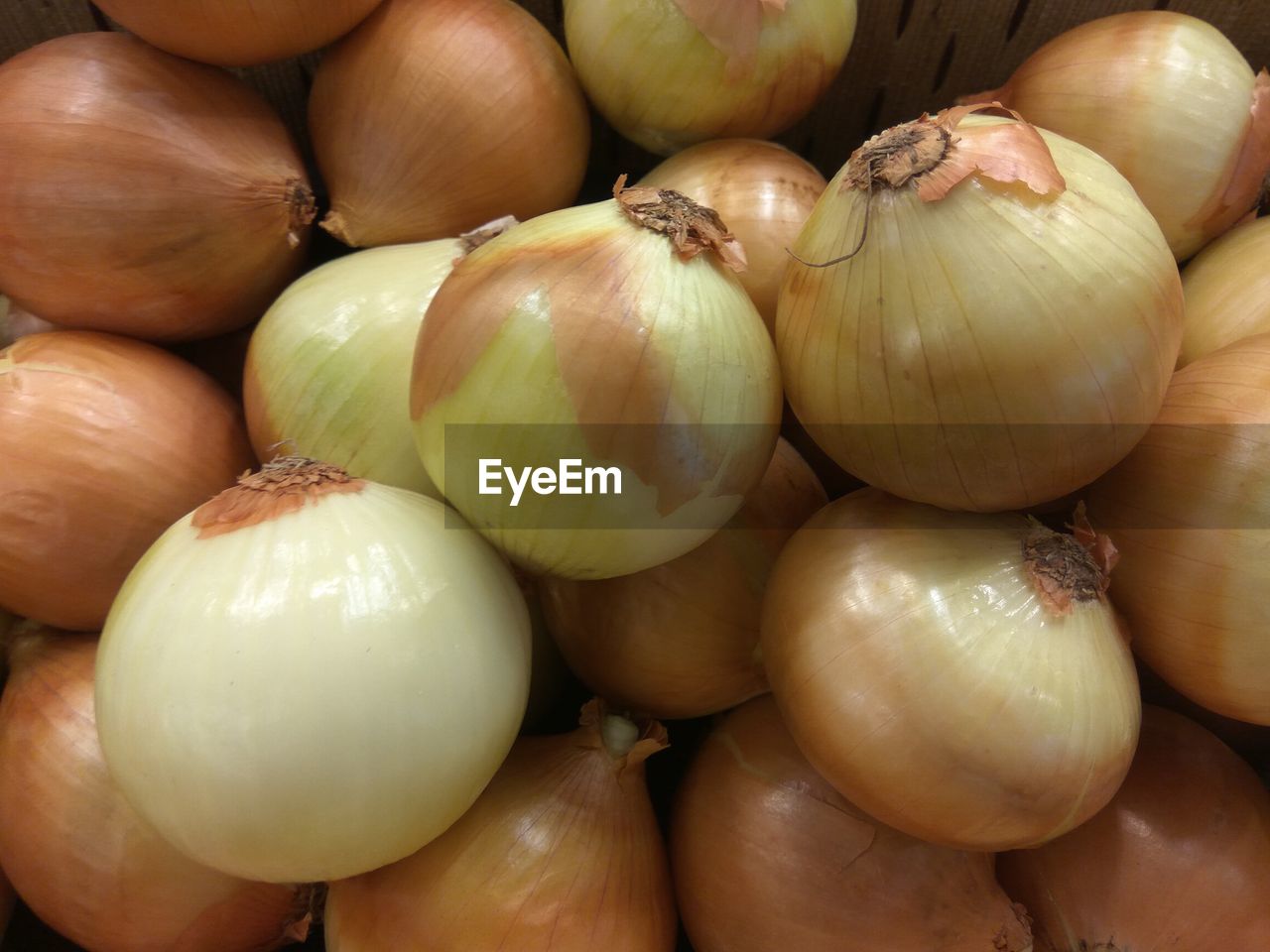 Full frame shot of onion garlic
