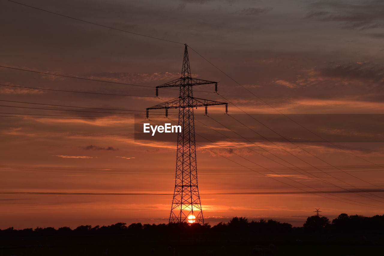 LOW ANGLE VIEW OF SILHOUETTE ELECTRICITY PYLON AGAINST SKY AT SUNSET