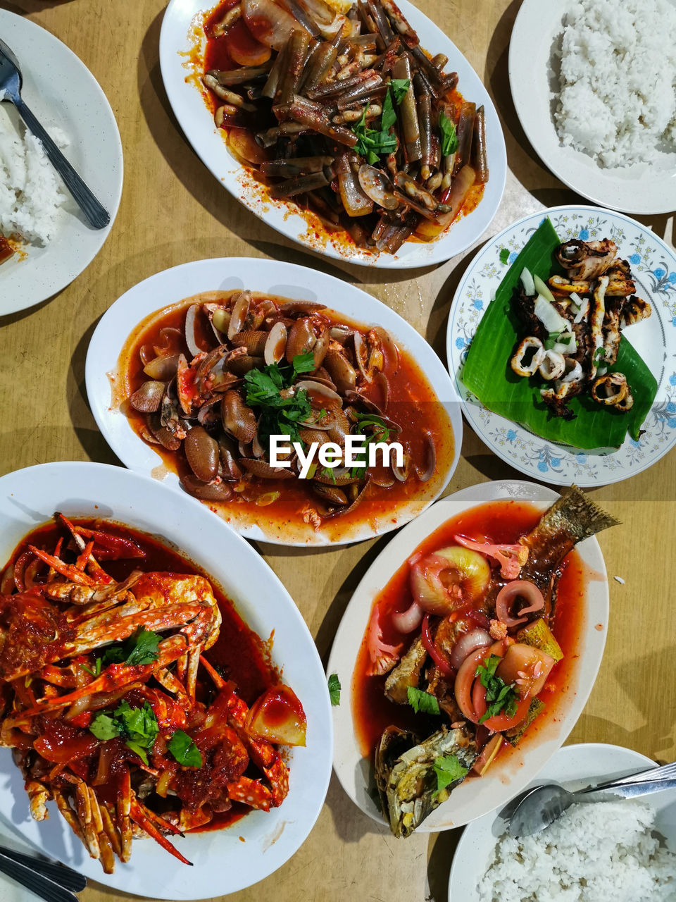 HIGH ANGLE VIEW OF MEAL SERVED IN BOWL