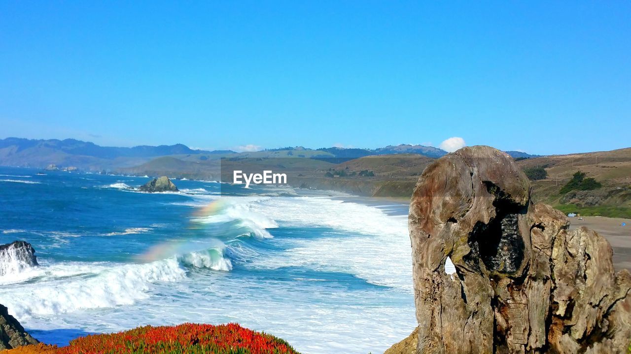 PANORAMIC VIEW OF SEA AGAINST CLEAR SKY