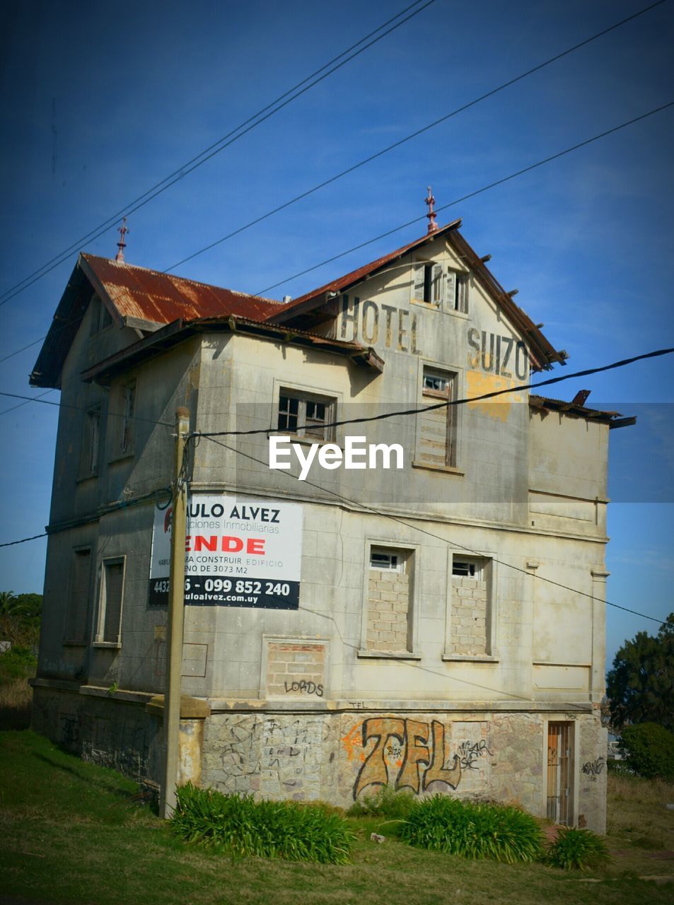 VIEW OF BUILT STRUCTURE AGAINST CLEAR BLUE SKY