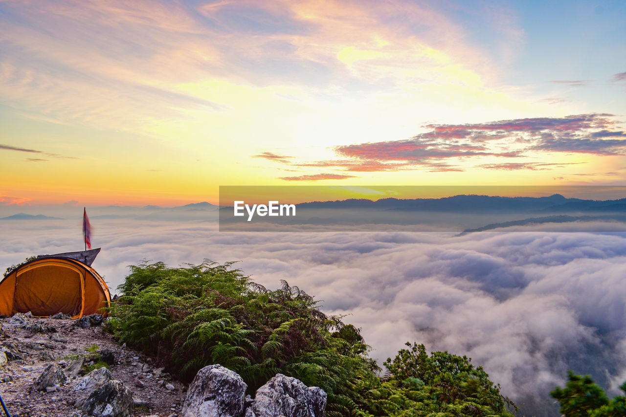 SCENIC VIEW OF MOUNTAINS AGAINST SKY AT SUNSET