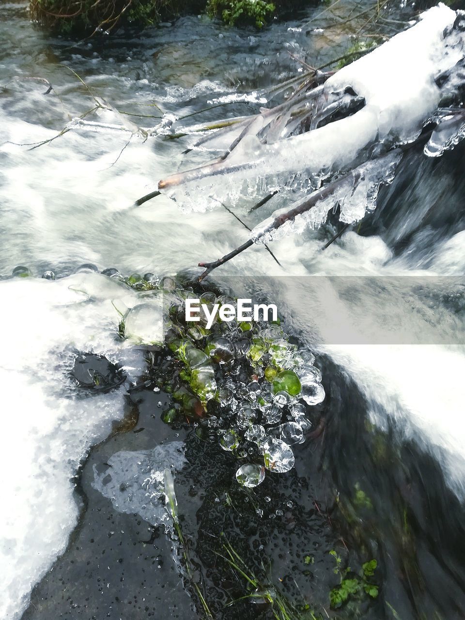 SCENIC VIEW OF RIVER FLOWING THROUGH ROCKS