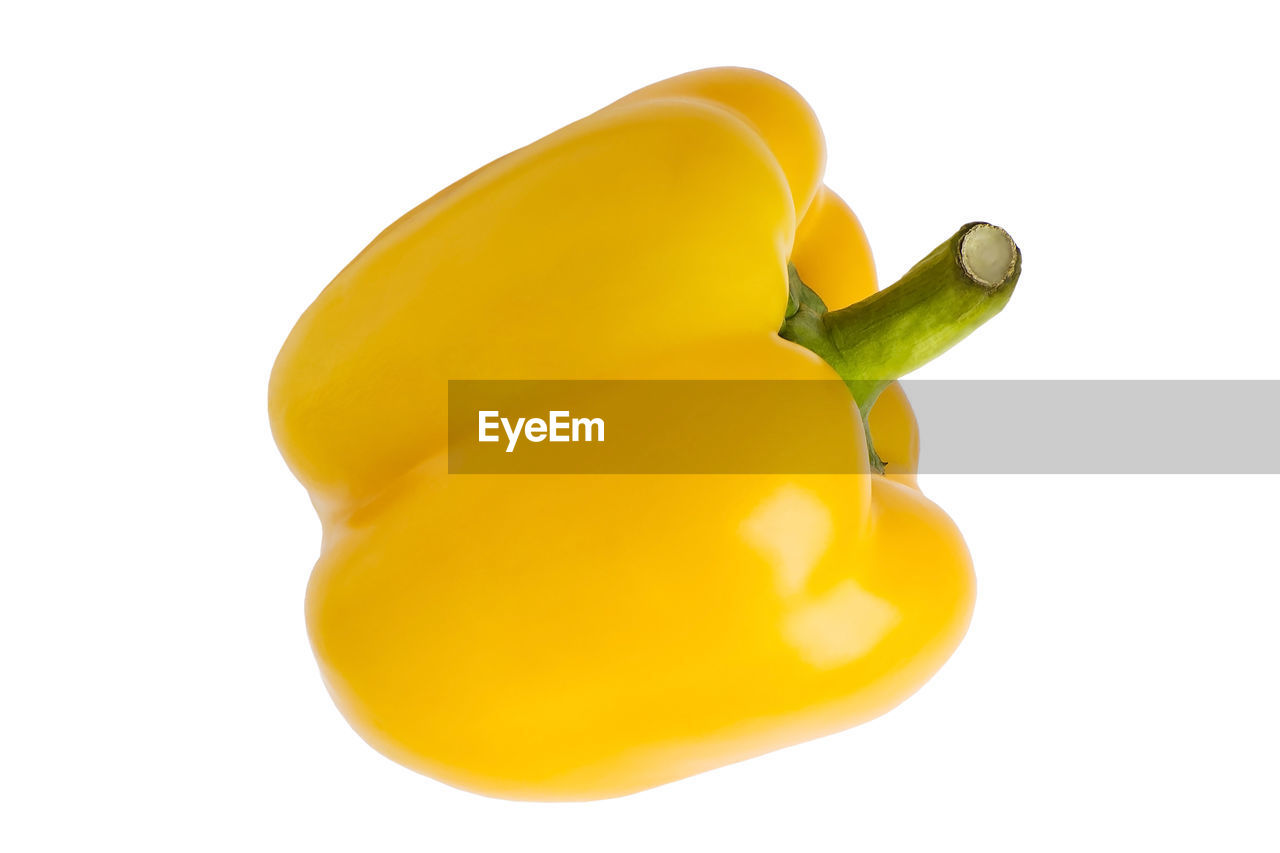 CLOSE-UP OF YELLOW BELL PEPPER