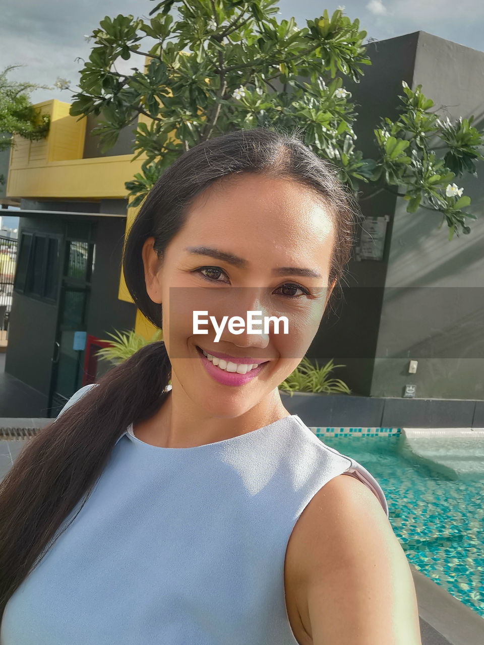 Portrait of a smiling young woman in swimming pool