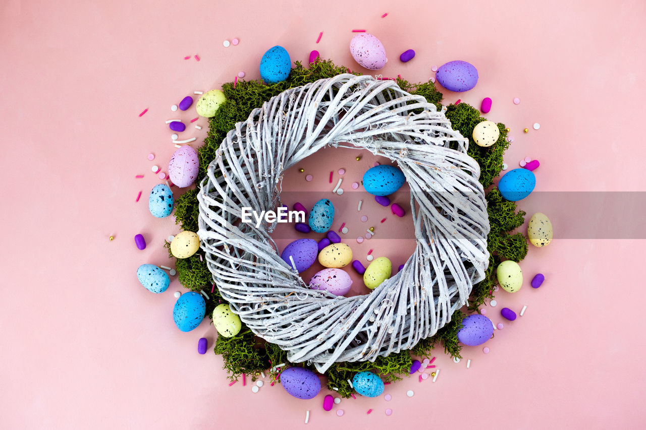 Top view shot arrangement decoration happy easter holiday flat lay wreath twigs colorful eggs