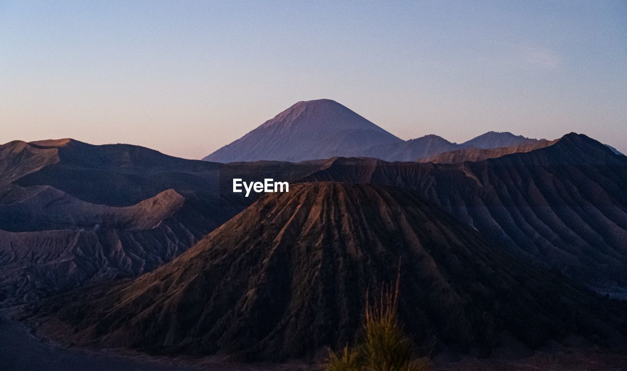 PANORAMIC VIEW OF MOUNTAIN RANGE