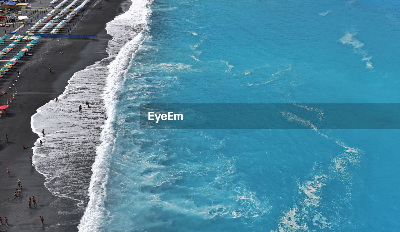 HIGH ANGLE VIEW OF SEA WAVES