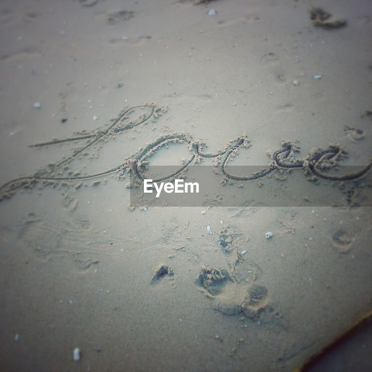 CLOSE-UP OF WATER ON SAND AT BEACH