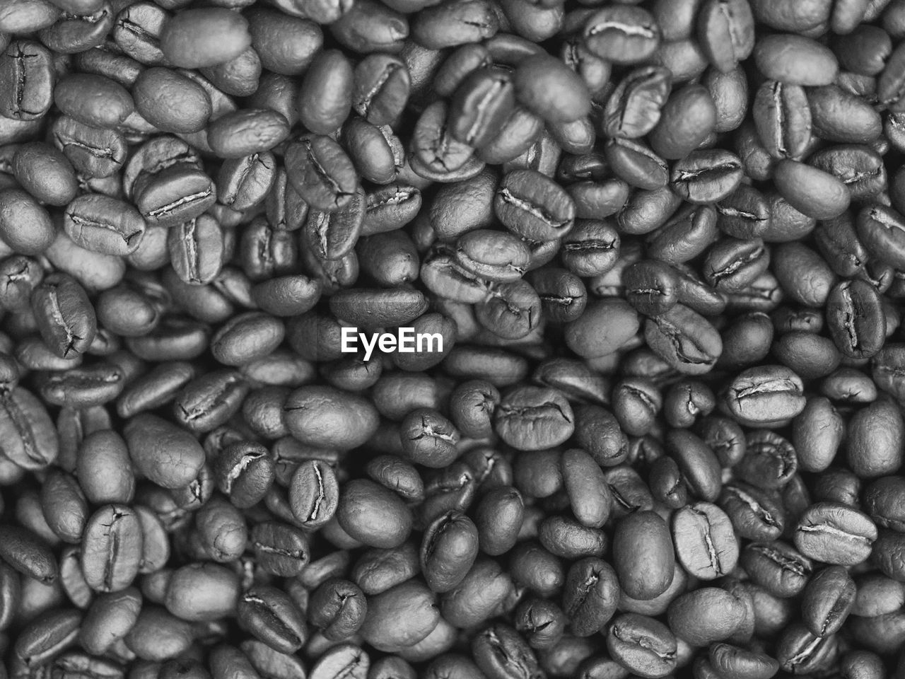 full frame, large group of objects, food and drink, backgrounds, black and white, abundance, food, freshness, still life, no people, coffee, close-up, monochrome photography, produce, monochrome, roasted coffee bean, pattern, vegetable, wellbeing, high angle view, healthy eating, indoors, directly above, day, brown, crop, textured