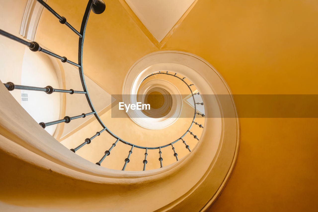 LOW ANGLE VIEW OF SPIRAL STAIRCASE