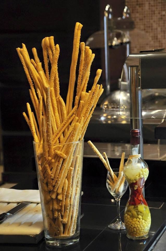 CLOSE-UP OF FOOD ON TABLE