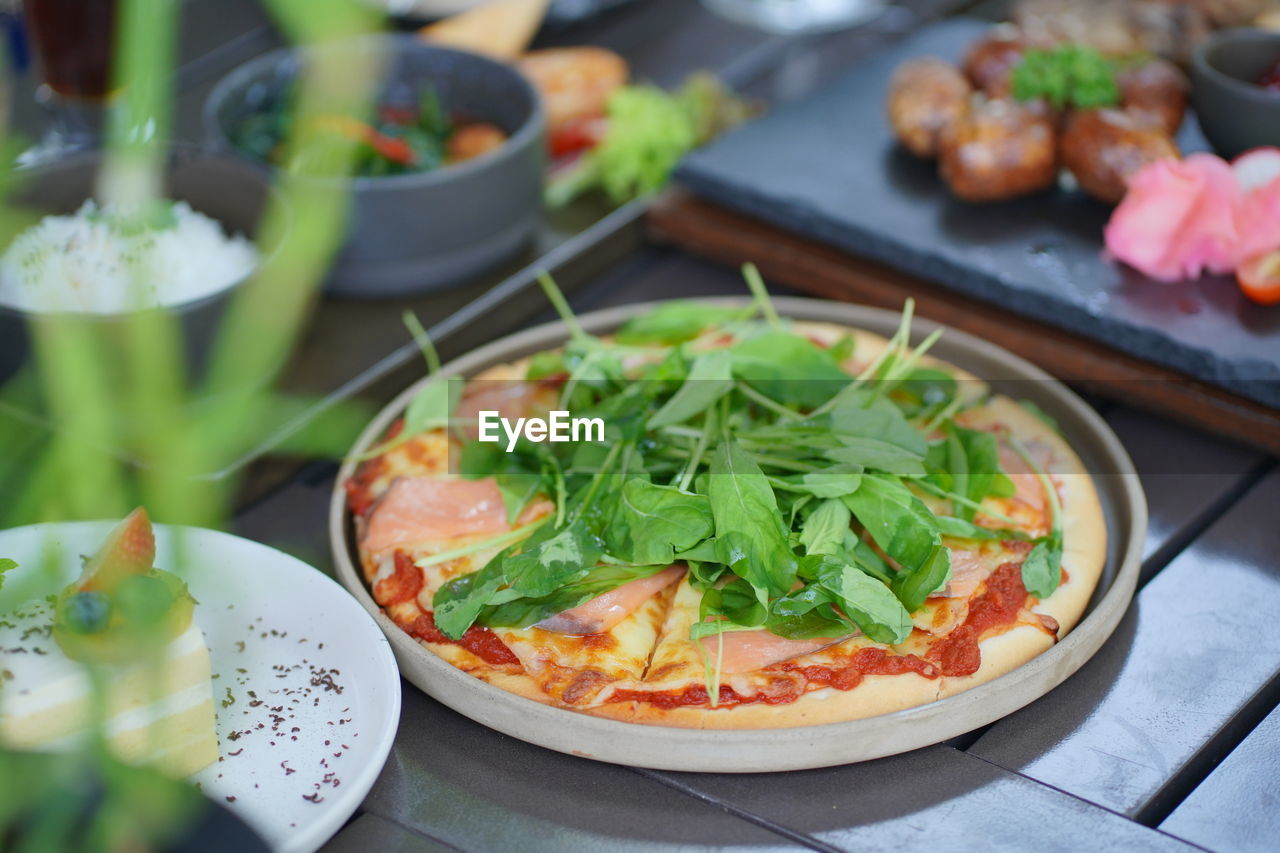 HIGH ANGLE VIEW OF FOOD SERVED IN PLATE