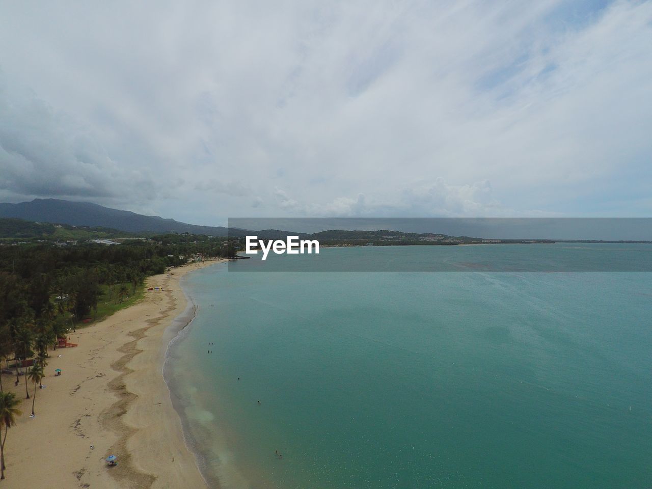 SCENIC VIEW OF SEA AND MOUNTAIN AGAINST SKY