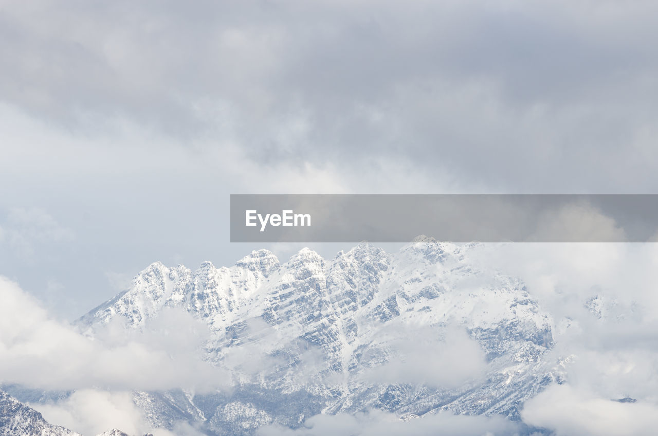 SNOW COVERED MOUNTAIN AGAINST SKY