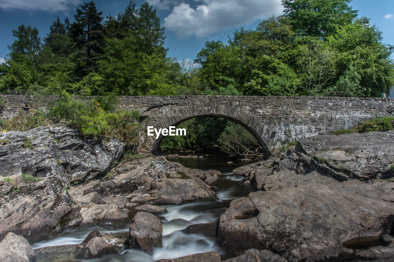 ARCH BRIDGE OVER RIVER AGAINST SKY