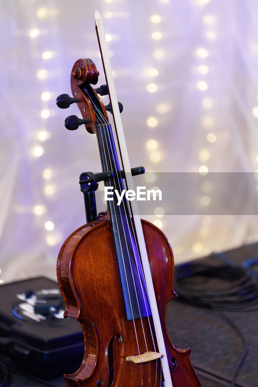 Close-up of violin 