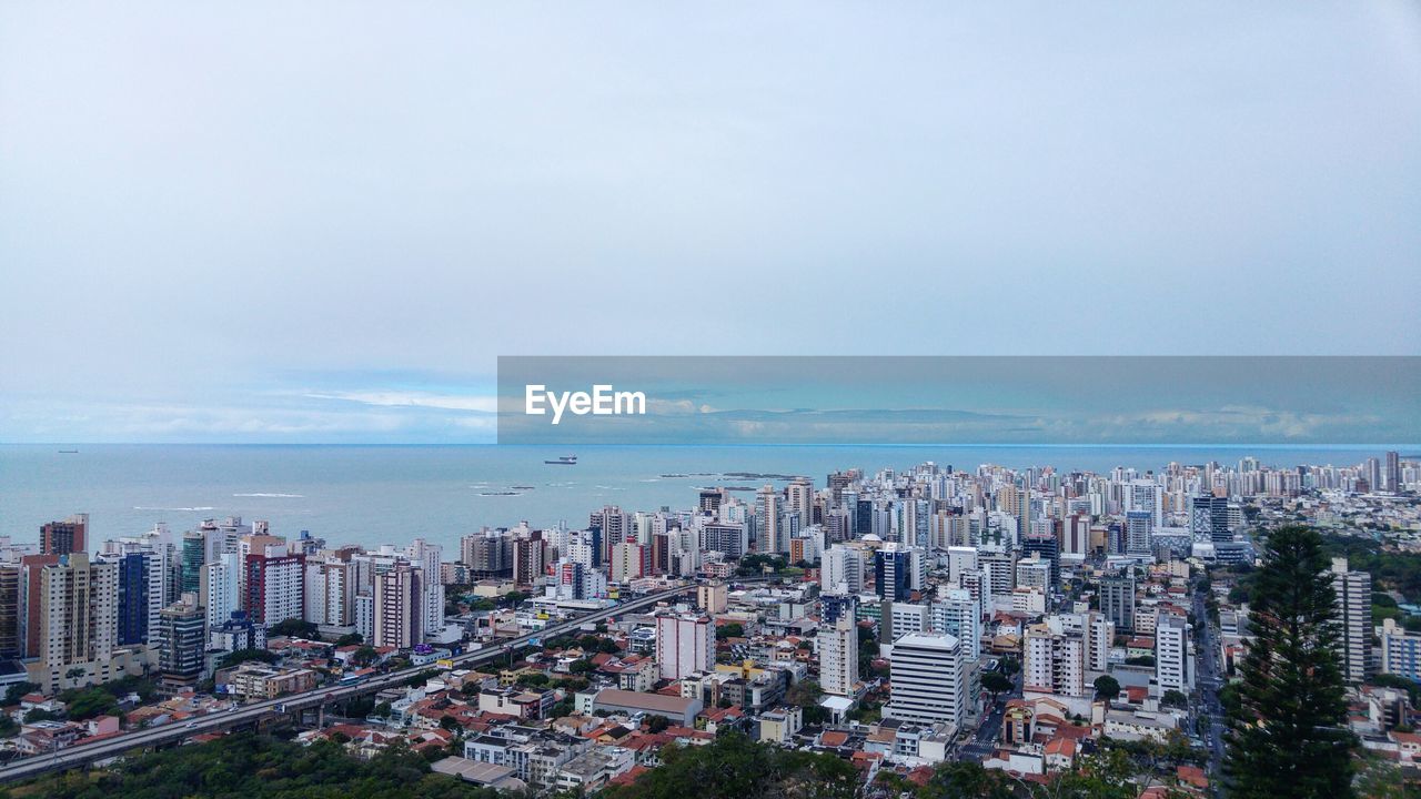 HIGH ANGLE VIEW OF BUILDINGS AGAINST SKY