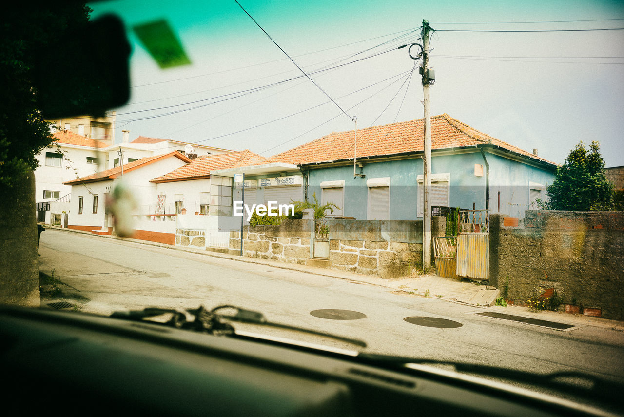 VIEW OF CITY STREET THROUGH CAR WINDOW