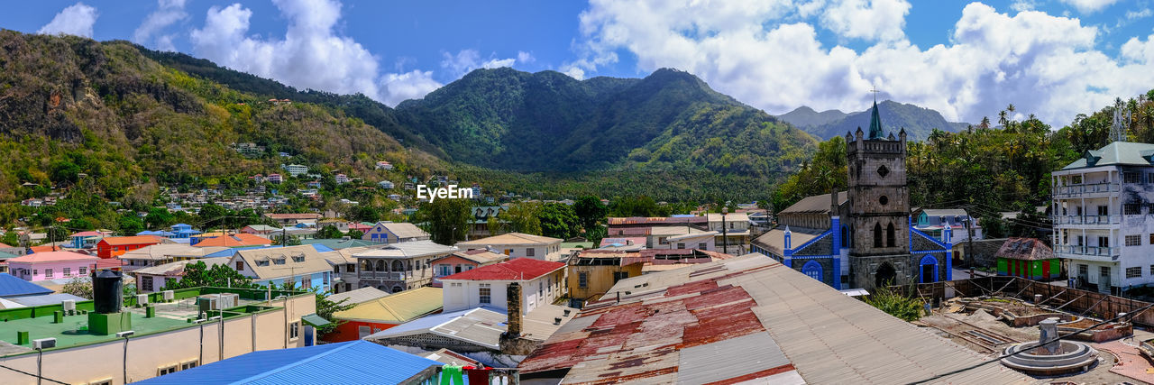 HIGH ANGLE VIEW OF TOWNSCAPE BY MOUNTAINS