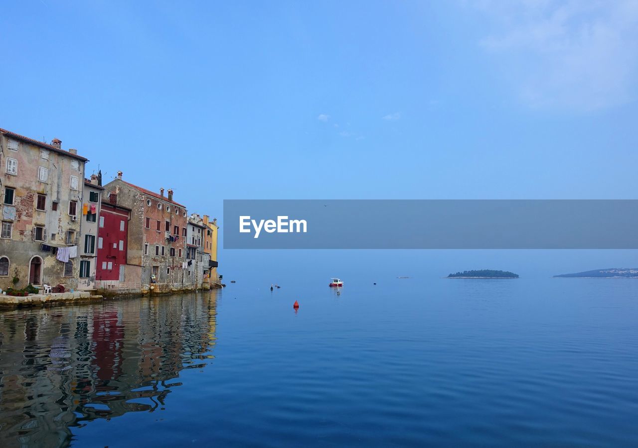 SCENIC VIEW OF SEA AGAINST BUILDINGS