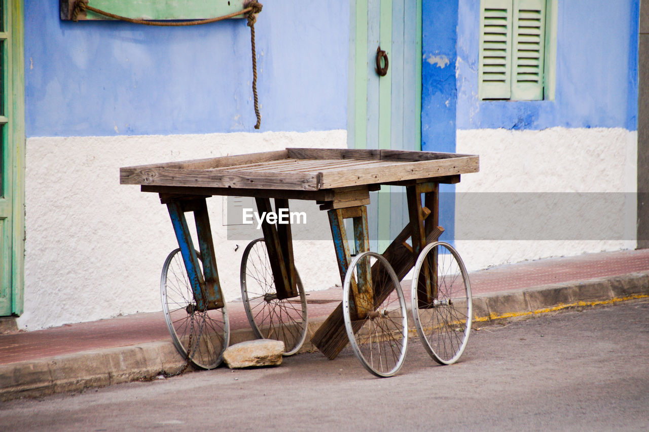 BICYCLE PARKED ON FOOTPATH