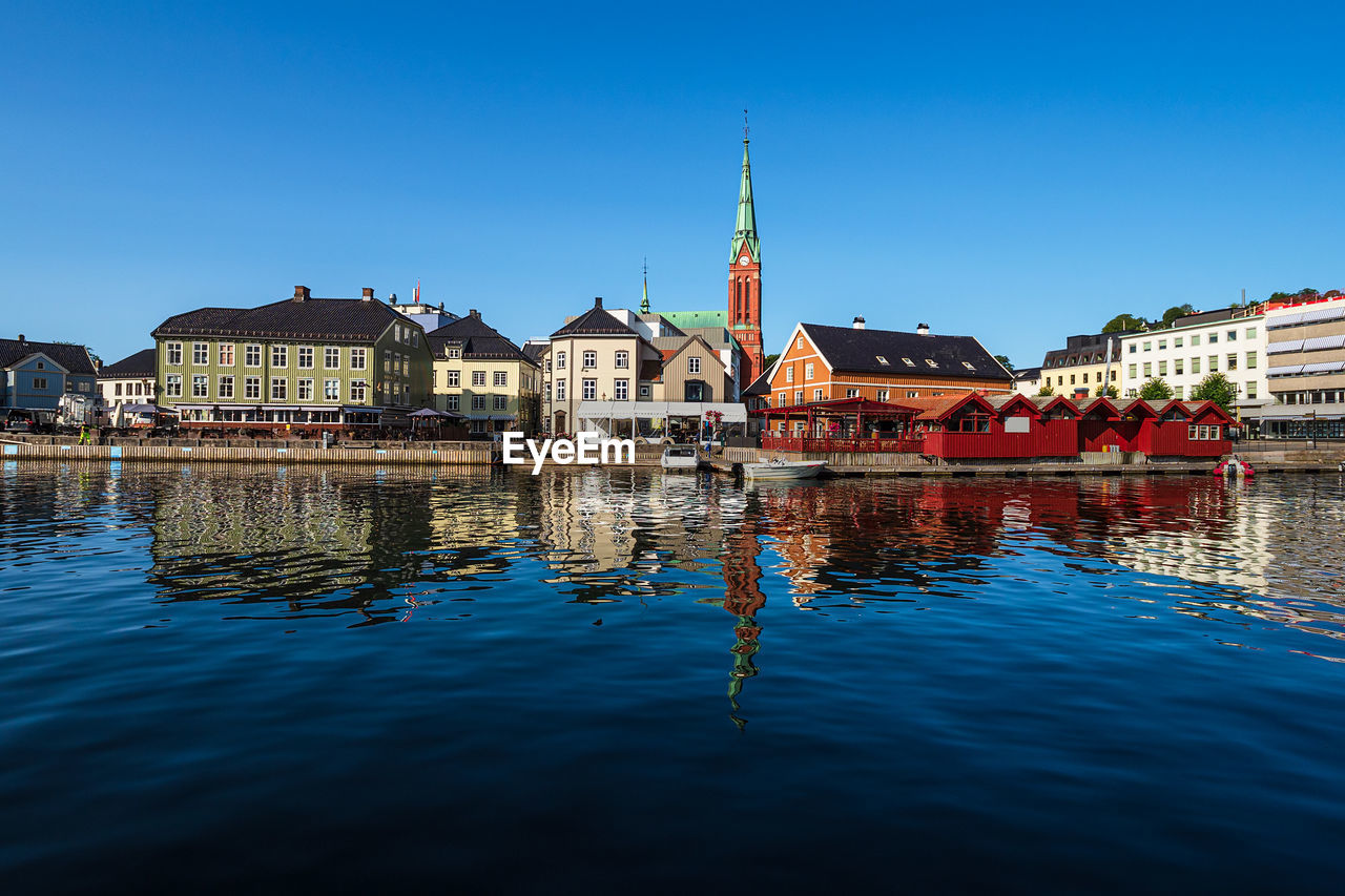 reflection of buildings in lake