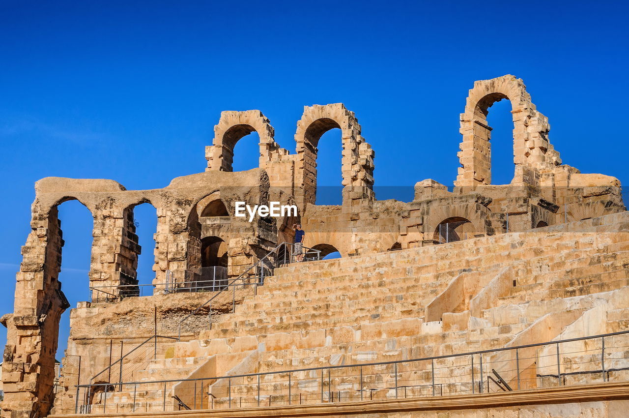 OLD RUINS OF BUILDING