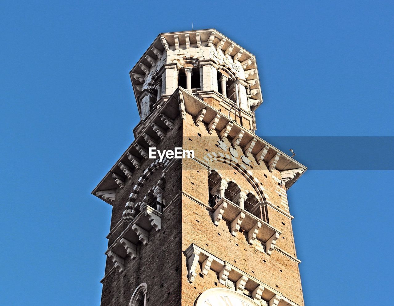 LOW ANGLE VIEW OF BUILDINGS AGAINST CLEAR BLUE SKY