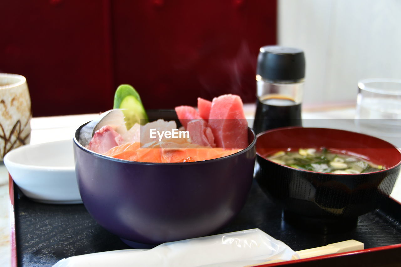 CLOSE-UP OF FOOD IN PLATE