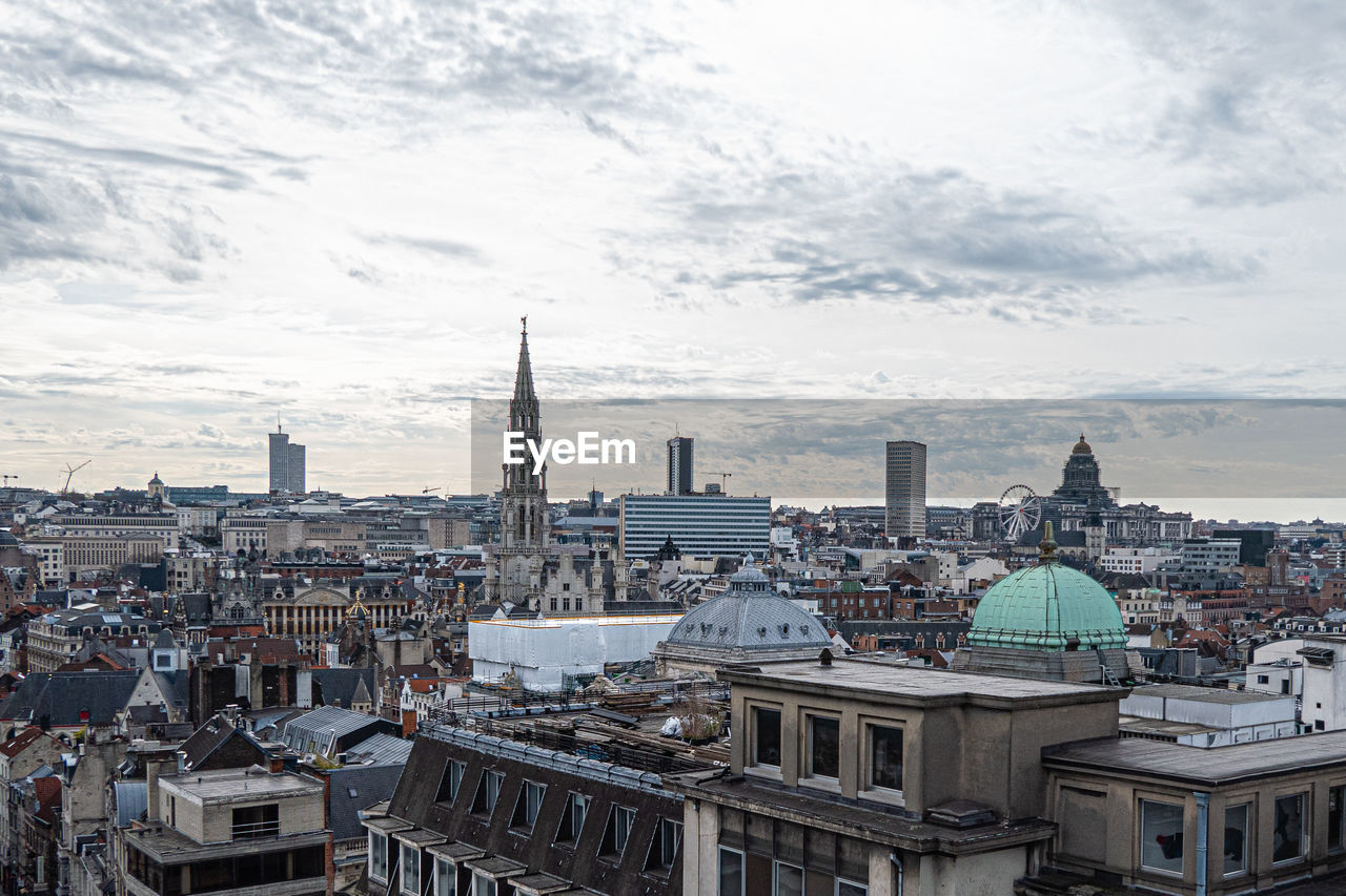 Brussels, belgium, 17 march 2023. view of la grand'place, city hall and the courthouse f