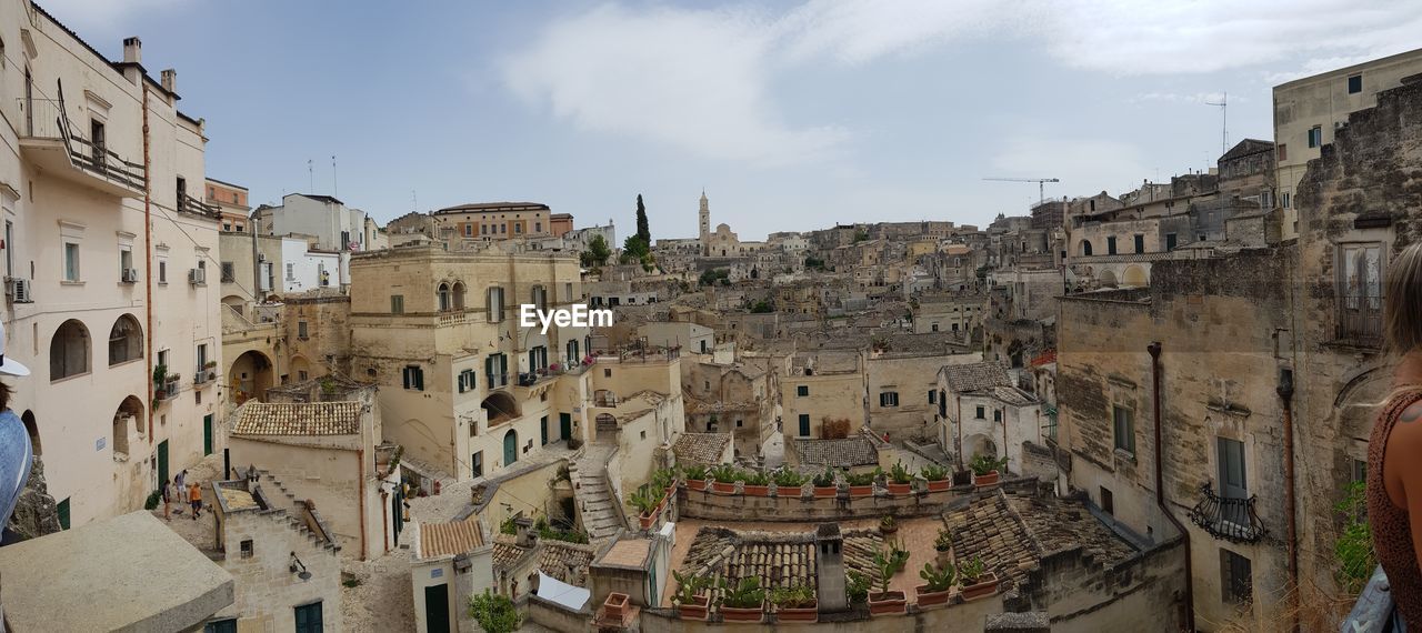 HIGH ANGLE VIEW OF BUILDINGS AGAINST SKY