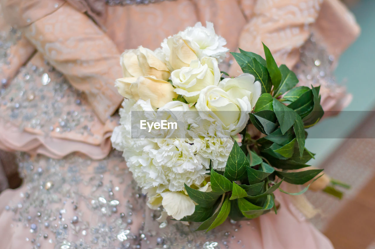 Close-up of white ose bouquet