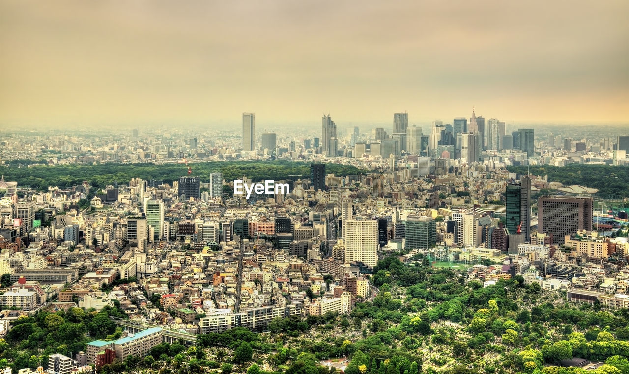 HIGH ANGLE VIEW OF BUILDINGS AGAINST SKY