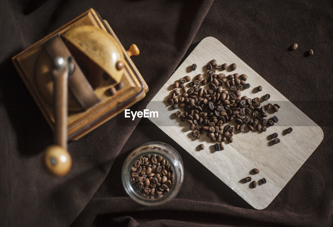 HIGH ANGLE VIEW OF COFFEE BEANS AND TABLE