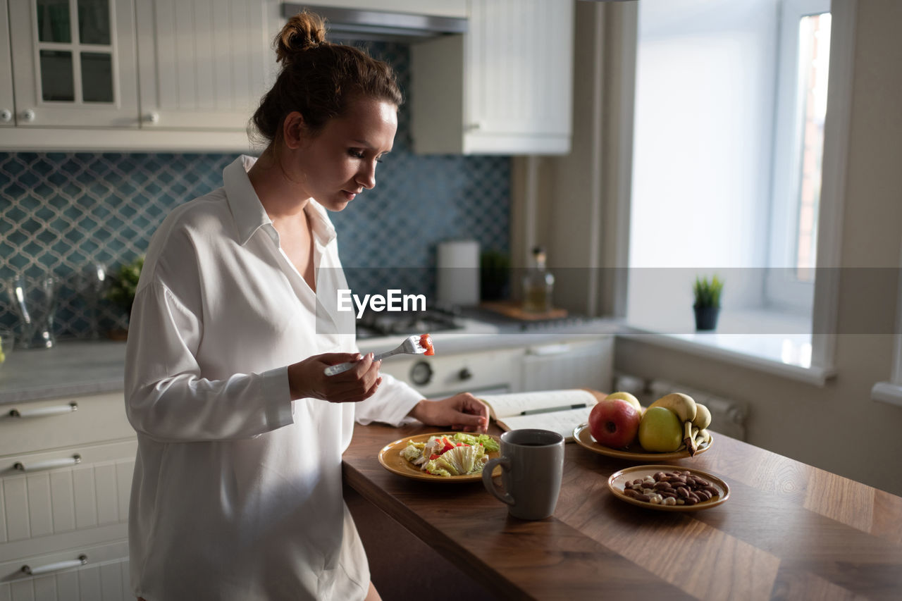 Businesswoman having breakfast at home