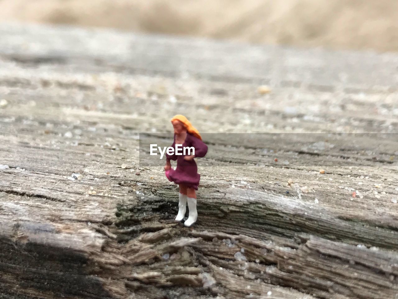 SIDE VIEW OF A GIRL WALKING ON STREET