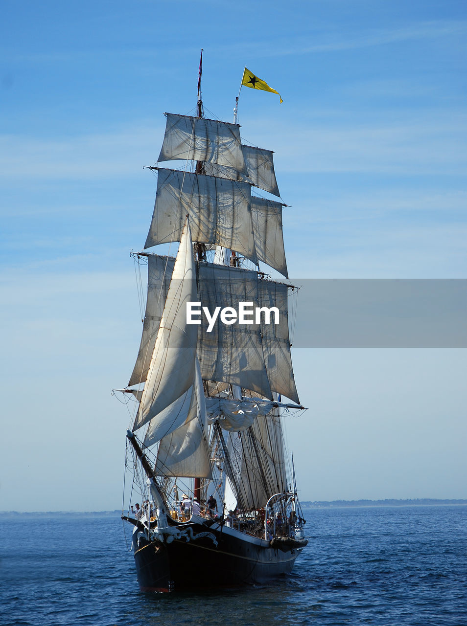 SAILBOAT ON SEA AGAINST SKY