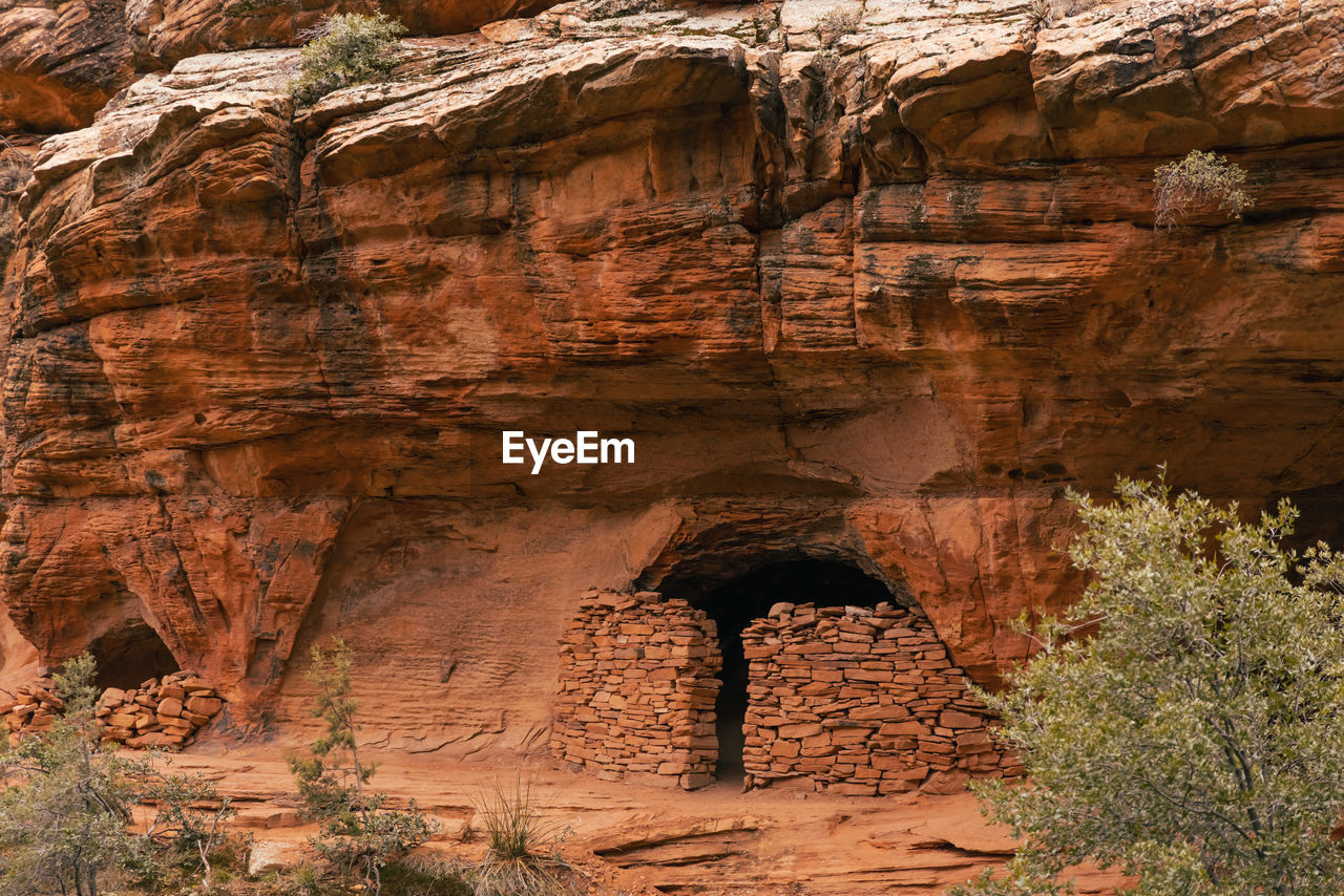 Well preserved cliff dwellings at famous subway cave in boynton canyon.