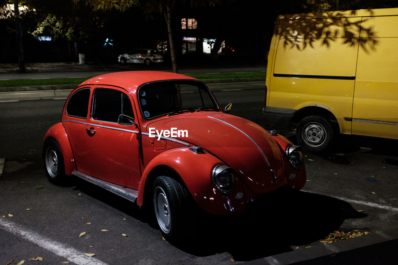 RED VINTAGE CAR