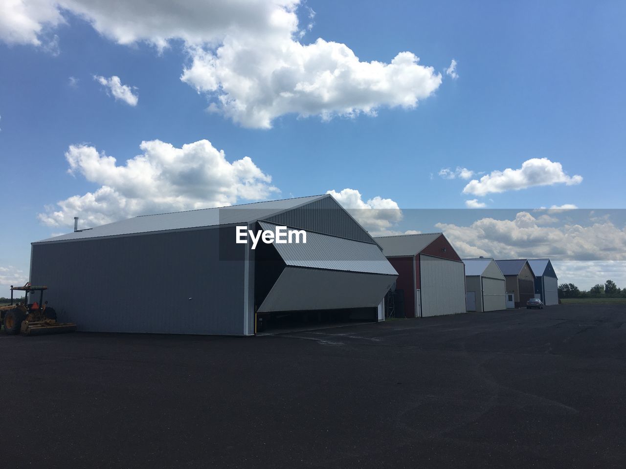 VIEW OF BUILDINGS AGAINST SKY