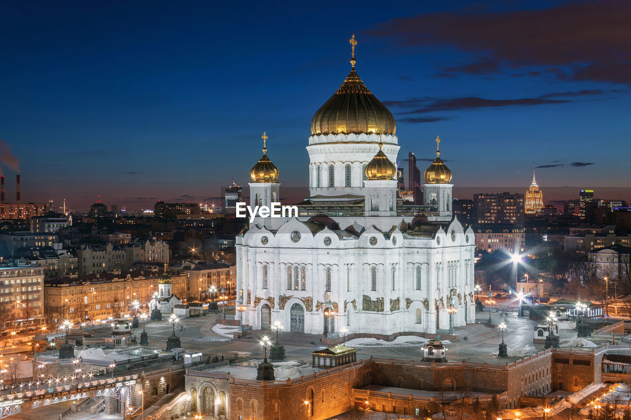 A large building with cathedral of christ the saviour. moscow, russia